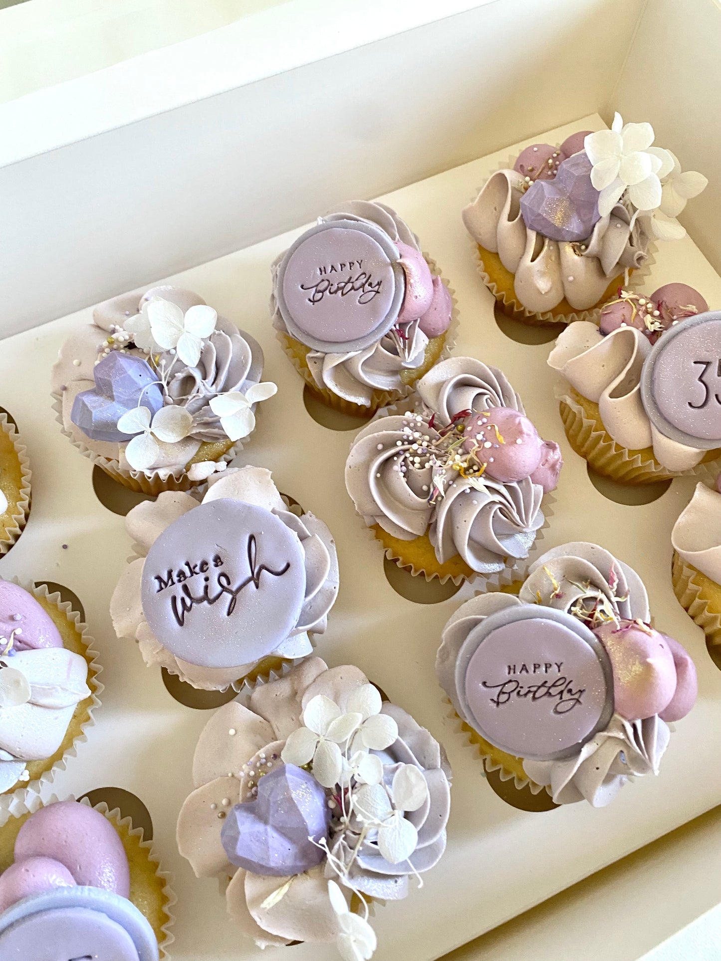 Elegant Cupcakes - Pack of 12