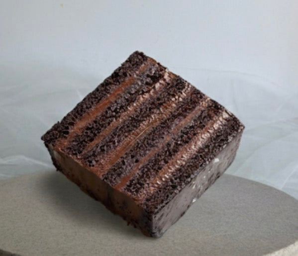 11 layers luxuries chocolate cake slice