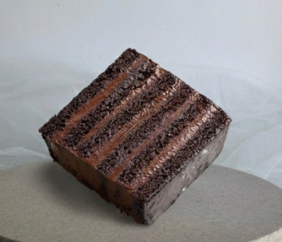 11 layers luxuries chocolate cake slice