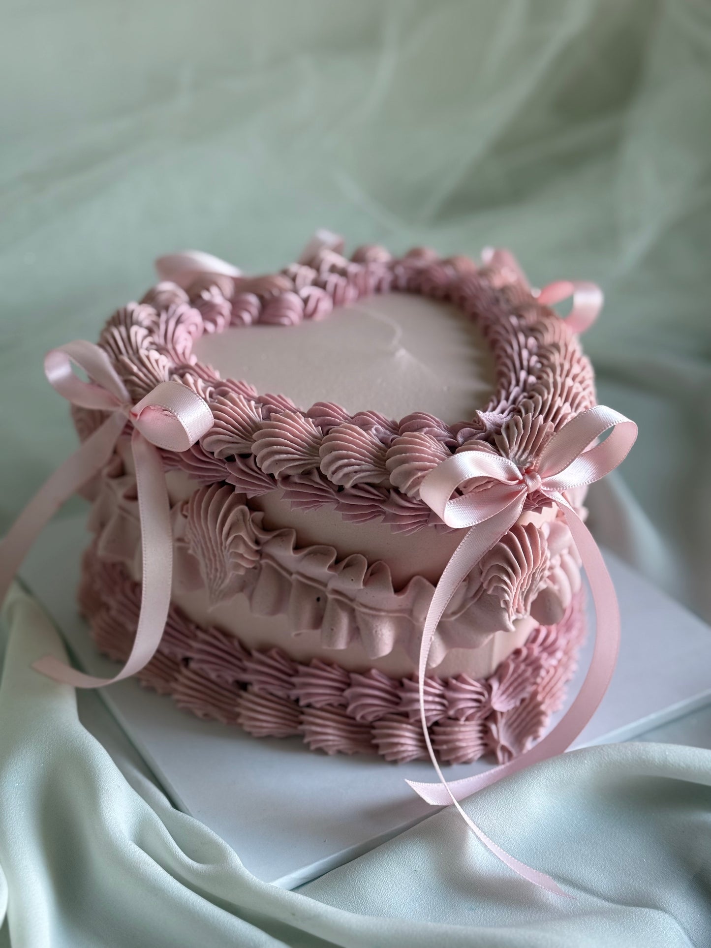 Heart medium retro/ vintage cake